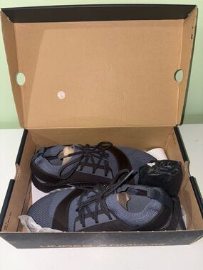 Athletic Sneakers in Navy and Brown